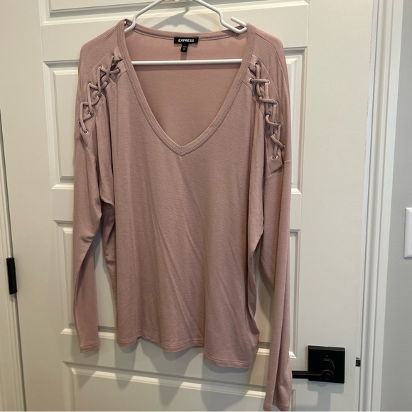 Express Long Sleeve Mauve Criss Cross Detail Top Size Medium - Picture 1 of 5